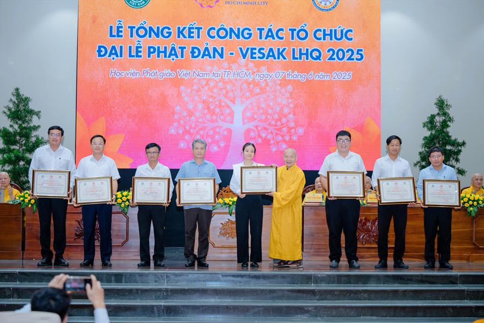LỄ TỔNG KẾT CÔNG TÁC TỔ CHỨC ĐẠI LỄ VESAK 2025 LỄ TỔNG KẾT CÔNG TÁC TỔ CHỨC ĐẠI LỄ VESAK 2025