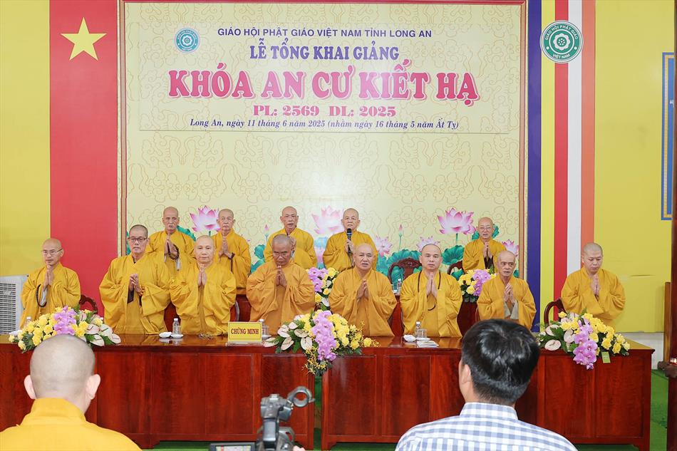 Lễ tổng khai giảng khoá an cư kiết hạ của Phật giáo Long An năm 2025 Lễ tổng khai giảng khoá an cư kiết hạ của Phật giáo Long An năm 2025