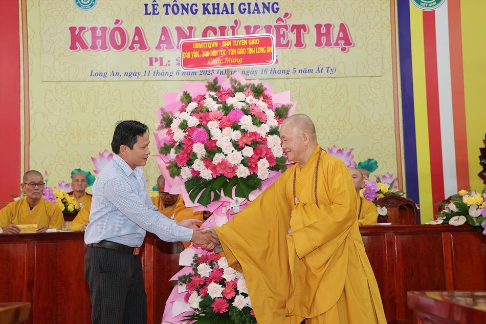 Lễ tổng khai giảng khoá an cư kiết hạ của Phật giáo Long An năm 2025 Lễ tổng khai giảng khoá an cư kiết hạ của Phật giáo Long An năm 2025