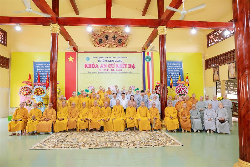 Lễ tổng khai giảng khoá an cư kiết hạ của Phật giáo Long An năm 2025 Lễ tổng khai giảng khoá an cư kiết hạ của Phật giáo Long An năm 2025