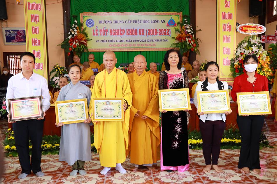 Lễ tốt nghiệp khóa 7 tại Trường Trung cấp Phật học Long An
