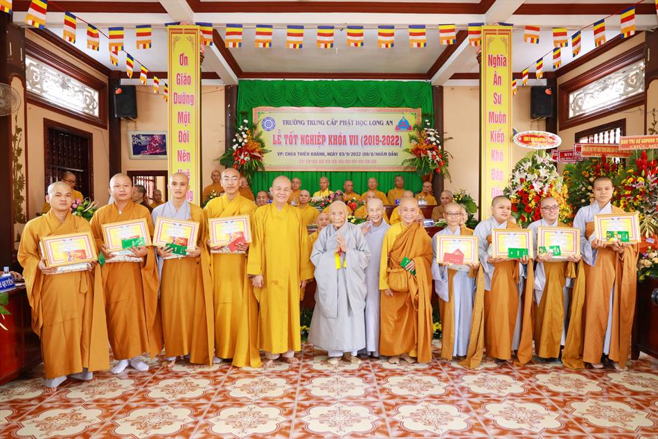Lễ tốt nghiệp khóa 7 tại Trường Trung cấp Phật học Long An