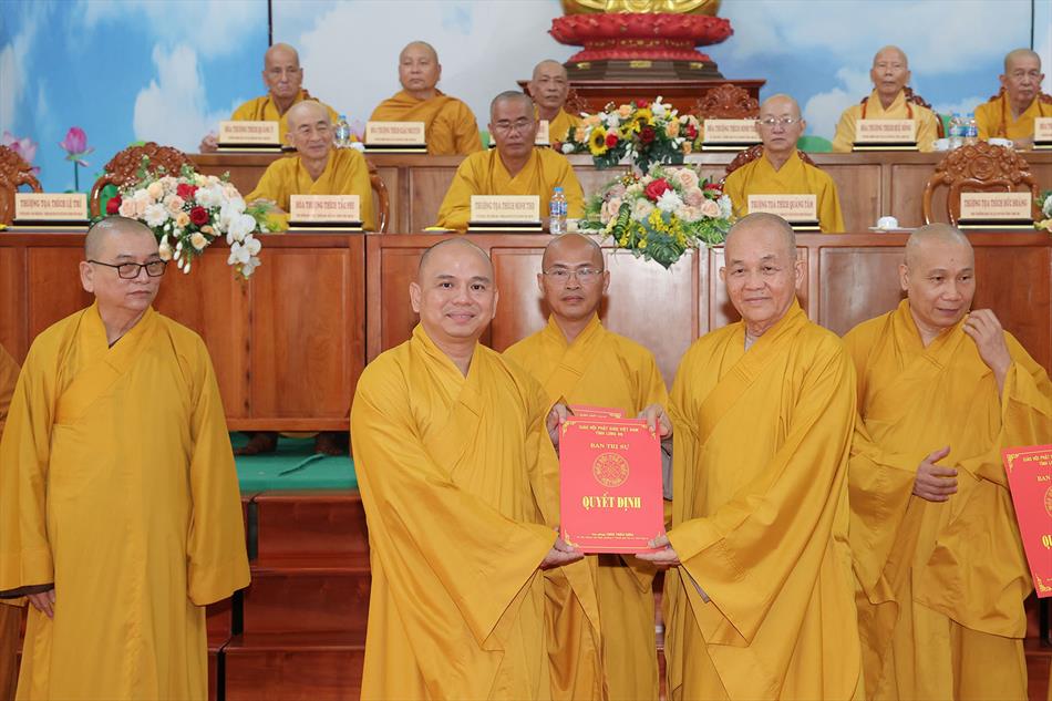 3 TRAO CÁC QUYẾT ĐỊNH 3 TRAO CÁC QUYẾT ĐỊNH