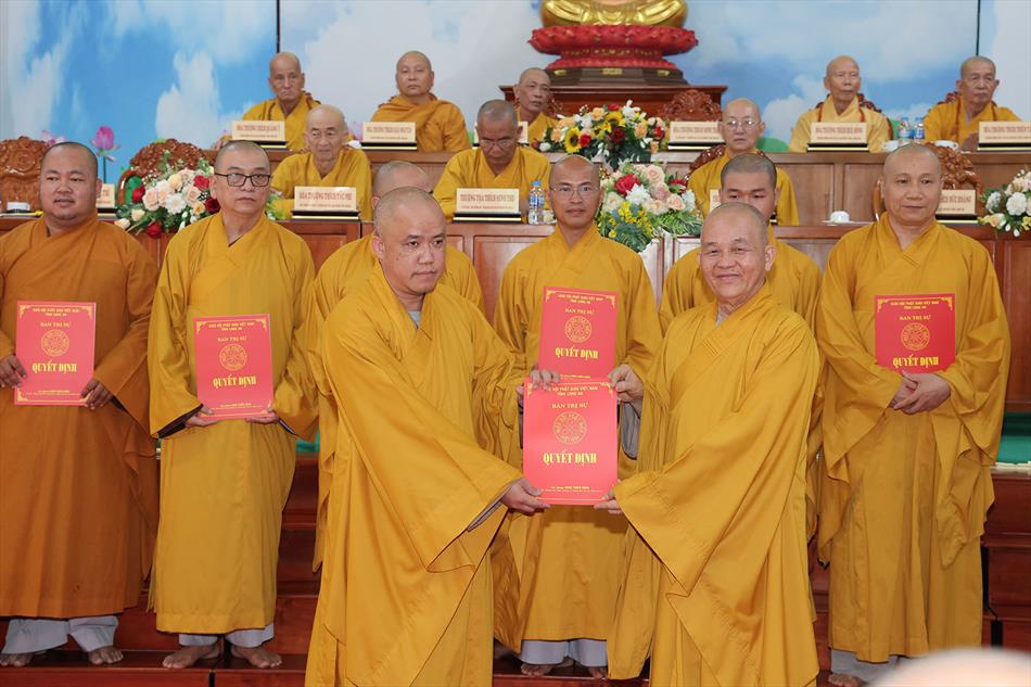 3 TRAO CÁC QUYẾT ĐỊNH 3 TRAO CÁC QUYẾT ĐỊNH