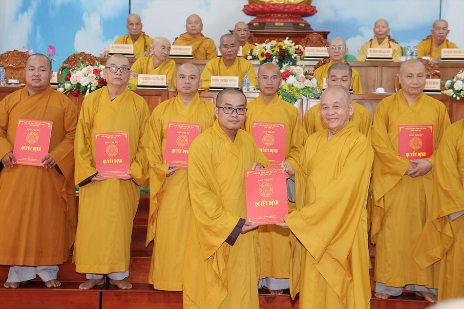 3 TRAO CÁC QUYẾT ĐỊNH 3 TRAO CÁC QUYẾT ĐỊNH