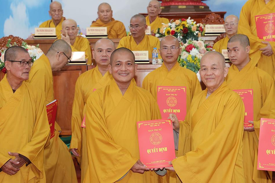 3 TRAO CÁC QUYẾT ĐỊNH 3 TRAO CÁC QUYẾT ĐỊNH