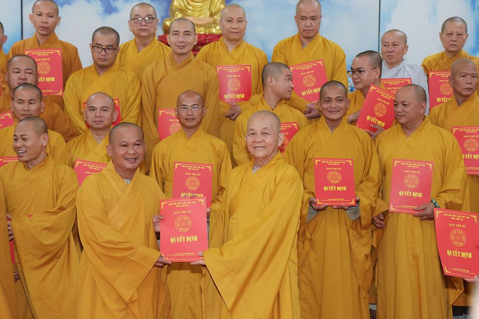 3 TRAO CÁC QUYẾT ĐỊNH 3 TRAO CÁC QUYẾT ĐỊNH