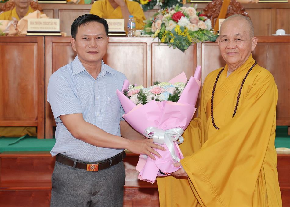 6 TẶNG HOA KHÁCH MỜI 6 TẶNG HOA KHÁCH MỜI