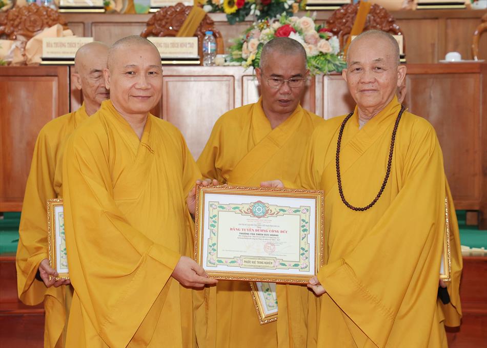 7 TẶNG BẰNG TUYÊN DƯƠNG CÔNG ĐỨC 7 TẶNG BẰNG TUYÊN DƯƠNG CÔNG ĐỨC