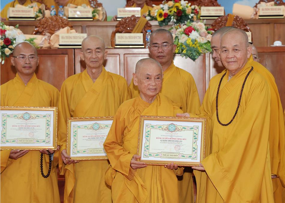 7 TẶNG BẰNG TUYÊN DƯƠNG CÔNG ĐỨC 7 TẶNG BẰNG TUYÊN DƯƠNG CÔNG ĐỨC