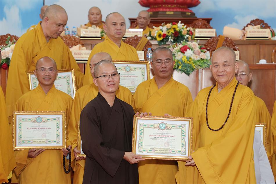7 TẶNG BẰNG TUYÊN DƯƠNG CÔNG ĐỨC 7 TẶNG BẰNG TUYÊN DƯƠNG CÔNG ĐỨC