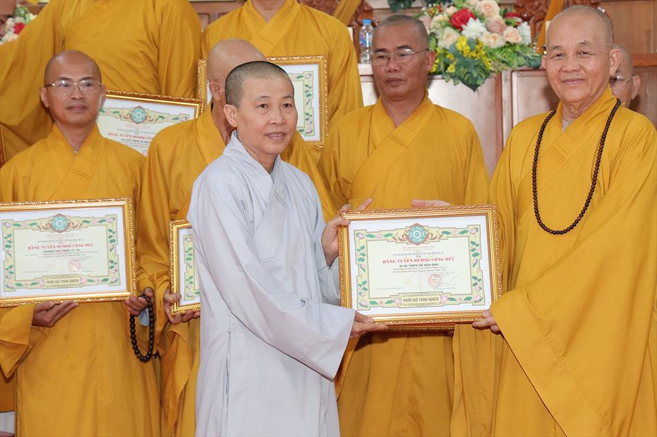 7 TẶNG BẰNG TUYÊN DƯƠNG CÔNG ĐỨC 7 TẶNG BẰNG TUYÊN DƯƠNG CÔNG ĐỨC