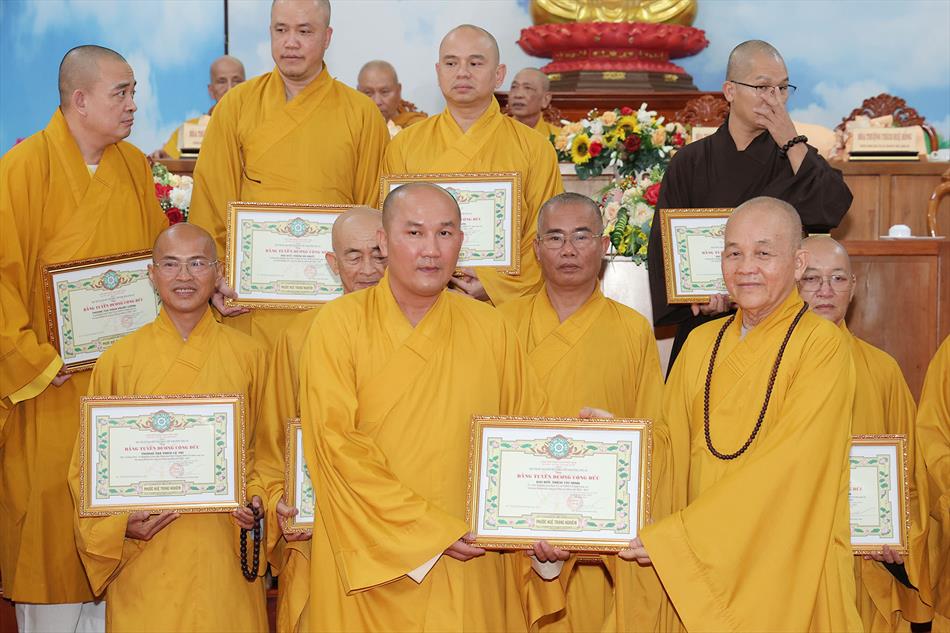 7 TẶNG BẰNG TUYÊN DƯƠNG CÔNG ĐỨC 7 TẶNG BẰNG TUYÊN DƯƠNG CÔNG ĐỨC
