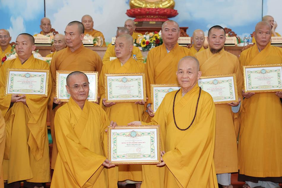 7 TẶNG BẰNG TUYÊN DƯƠNG CÔNG ĐỨC 7 TẶNG BẰNG TUYÊN DƯƠNG CÔNG ĐỨC