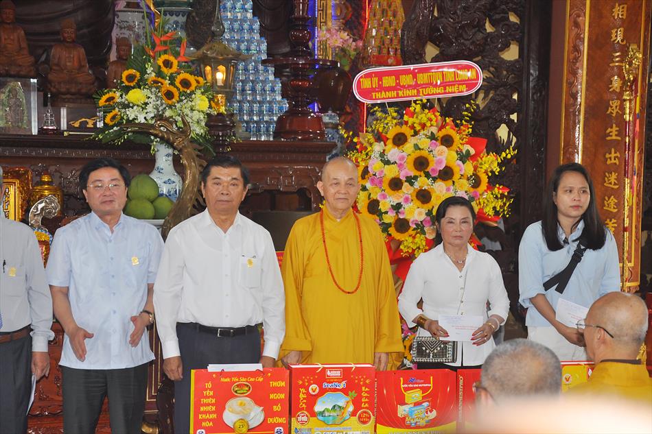 TẶNG QUÀ ĐẾN GIA ĐÌNH MẸ VNAH VÀ CHÍNH SÁCH TẶNG QUÀ ĐẾN GIA ĐÌNH MẸ VNAH VÀ CHÍNH SÁCH
