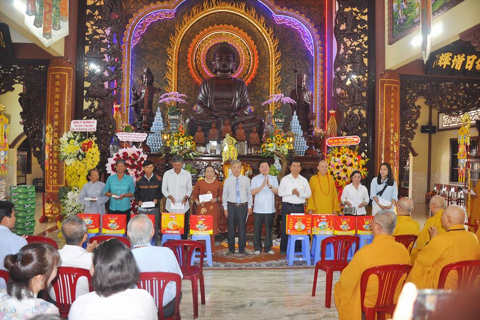 TẶNG QUÀ ĐẾN GIA ĐÌNH MẸ VNAH VÀ CHÍNH SÁCH TẶNG QUÀ ĐẾN GIA ĐÌNH MẸ VNAH VÀ CHÍNH SÁCH
