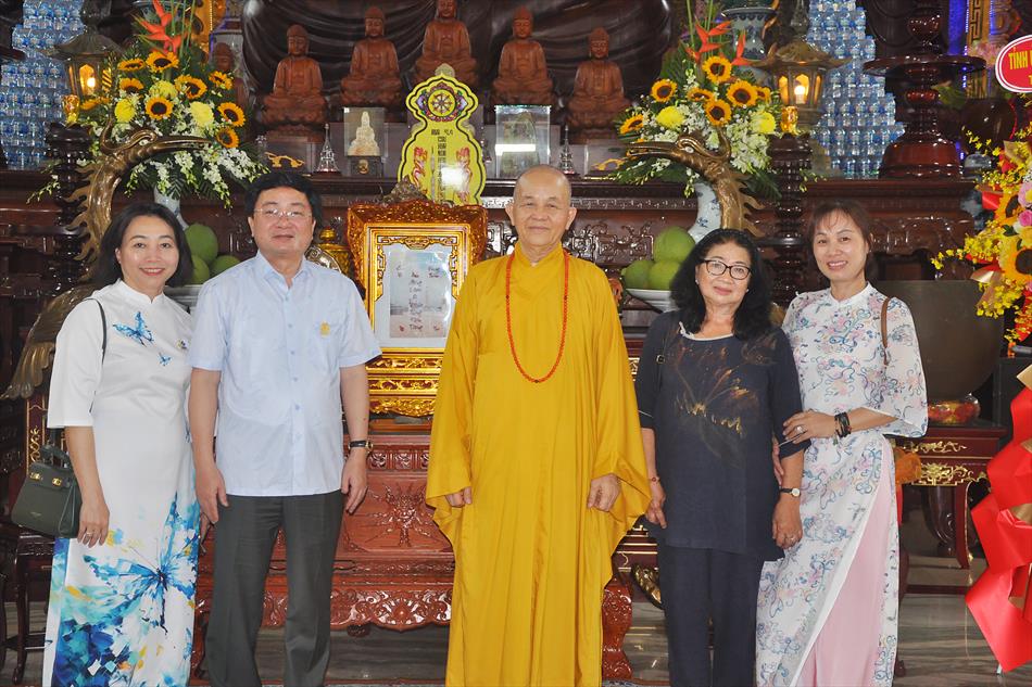 TẶNG QUÀ ĐẾN GIA ĐÌNH MẸ VNAH VÀ CHÍNH SÁCH TẶNG QUÀ ĐẾN GIA ĐÌNH MẸ VNAH VÀ CHÍNH SÁCH