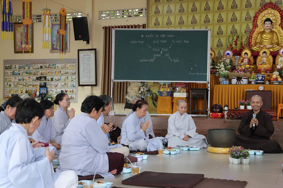 MỘT NGÀY TU TẬP THIỀN CHÁNH NIỆM TẠI CHÙA ÂN THỌ MỘT NGÀY TU TẬP THIỀN CHÁNH NIỆM TẠI CHÙA ÂN THỌ