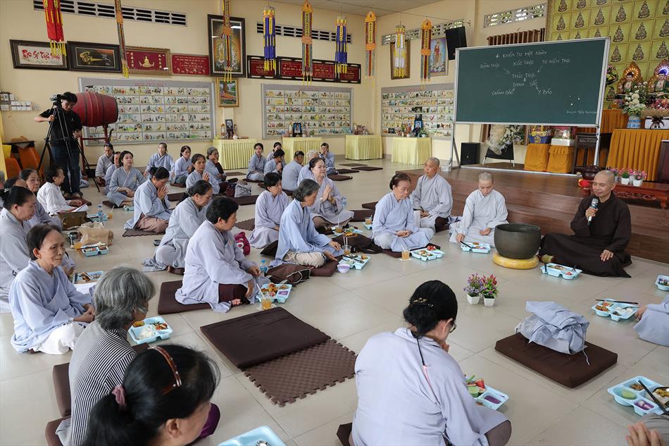 MỘT NGÀY TU TẬP THIỀN CHÁNH NIỆM TẠI CHÙA ÂN THỌ MỘT NGÀY TU TẬP THIỀN CHÁNH NIỆM TẠI CHÙA ÂN THỌ
