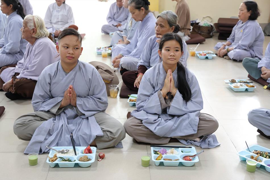 MỘT NGÀY TU TẬP THIỀN CHÁNH NIỆM TẠI CHÙA ÂN THỌ MỘT NGÀY TU TẬP THIỀN CHÁNH NIỆM TẠI CHÙA ÂN THỌ
