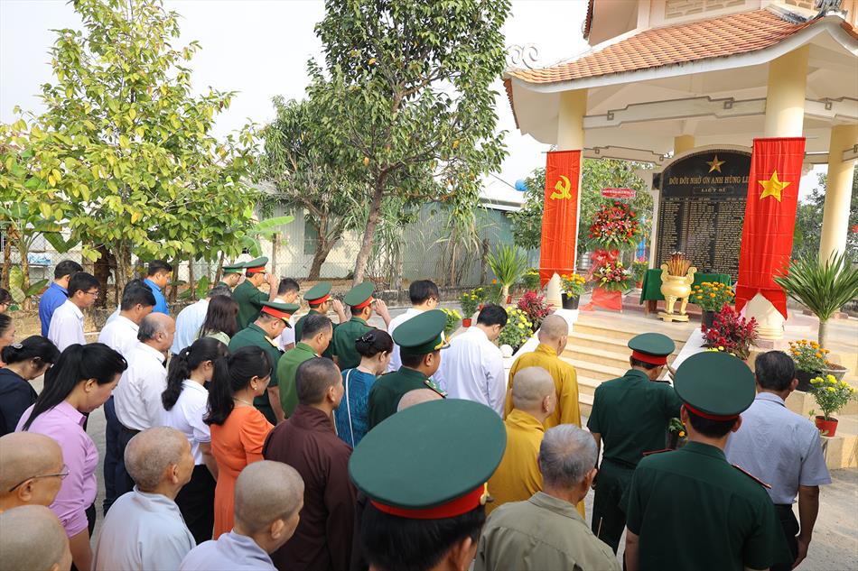 MÙA XUÂN ĐONG ĐẦY YÊU THƯƠNG NƠI BIÊN GIỚI MÙA XUÂN ĐONG ĐẦY YÊU THƯƠNG NƠI BIÊN GIỚI