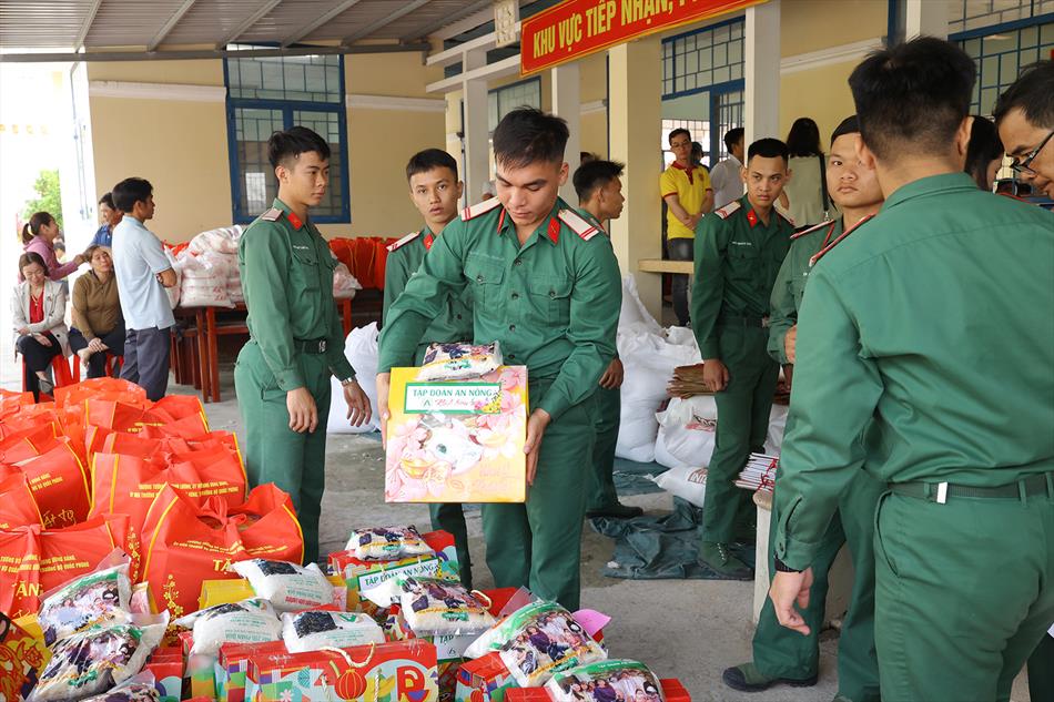 MÙA XUÂN ĐONG ĐẦY YÊU THƯƠNG NƠI BIÊN GIỚI MÙA XUÂN ĐONG ĐẦY YÊU THƯƠNG NƠI BIÊN GIỚI