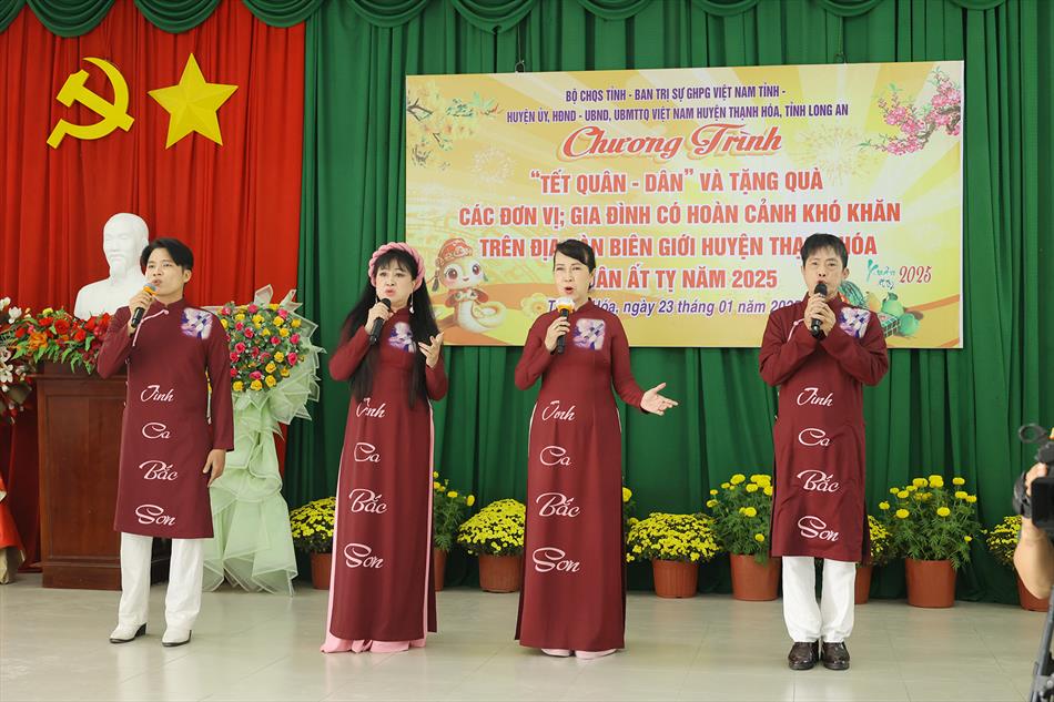 MÙA XUÂN ĐONG ĐẦY YÊU THƯƠNG NƠI BIÊN GIỚI MÙA XUÂN ĐONG ĐẦY YÊU THƯƠNG NƠI BIÊN GIỚI