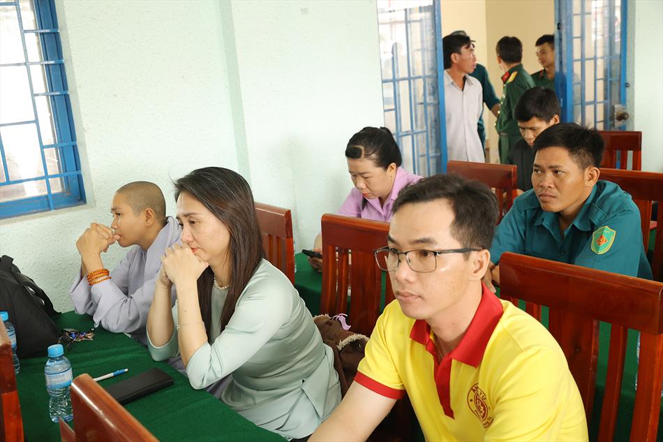 MÙA XUÂN ĐONG ĐẦY YÊU THƯƠNG NƠI BIÊN GIỚI MÙA XUÂN ĐONG ĐẦY YÊU THƯƠNG NƠI BIÊN GIỚI