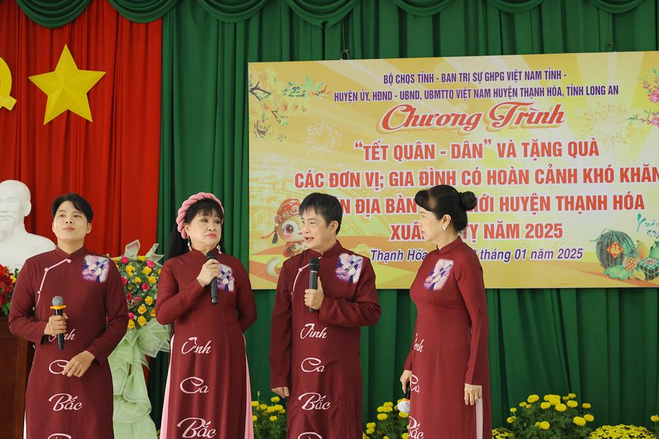 MÙA XUÂN ĐONG ĐẦY YÊU THƯƠNG NƠI BIÊN GIỚI MÙA XUÂN ĐONG ĐẦY YÊU THƯƠNG NƠI BIÊN GIỚI