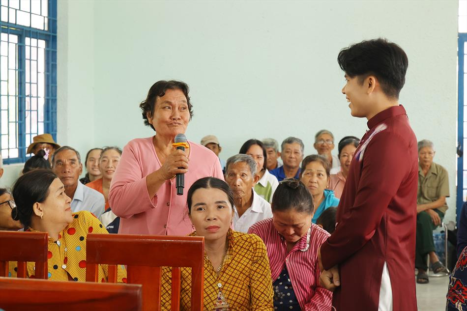 MÙA XUÂN ĐONG ĐẦY YÊU THƯƠNG NƠI BIÊN GIỚI MÙA XUÂN ĐONG ĐẦY YÊU THƯƠNG NƠI BIÊN GIỚI