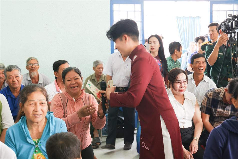 MÙA XUÂN ĐONG ĐẦY YÊU THƯƠNG NƠI BIÊN GIỚI MÙA XUÂN ĐONG ĐẦY YÊU THƯƠNG NƠI BIÊN GIỚI
