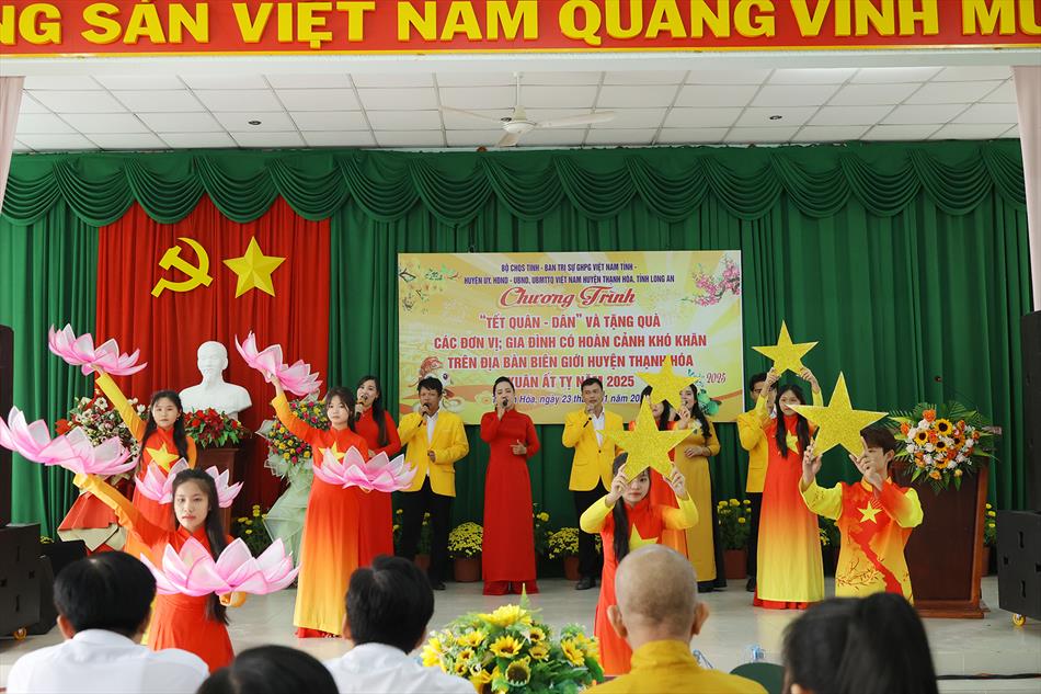 MÙA XUÂN ĐONG ĐẦY YÊU THƯƠNG NƠI BIÊN GIỚI MÙA XUÂN ĐONG ĐẦY YÊU THƯƠNG NƠI BIÊN GIỚI