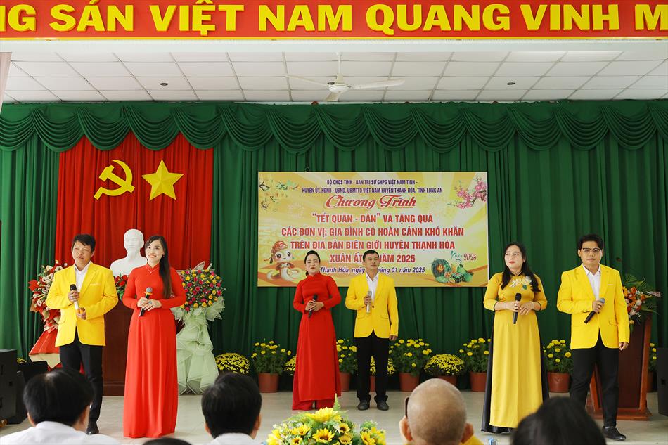 MÙA XUÂN ĐONG ĐẦY YÊU THƯƠNG NƠI BIÊN GIỚI MÙA XUÂN ĐONG ĐẦY YÊU THƯƠNG NƠI BIÊN GIỚI
