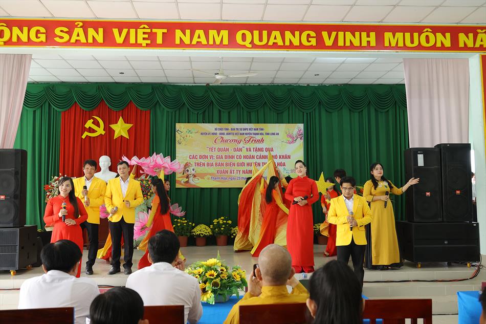 MÙA XUÂN ĐONG ĐẦY YÊU THƯƠNG NƠI BIÊN GIỚI MÙA XUÂN ĐONG ĐẦY YÊU THƯƠNG NƠI BIÊN GIỚI