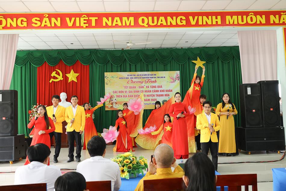 MÙA XUÂN ĐONG ĐẦY YÊU THƯƠNG NƠI BIÊN GIỚI MÙA XUÂN ĐONG ĐẦY YÊU THƯƠNG NƠI BIÊN GIỚI
