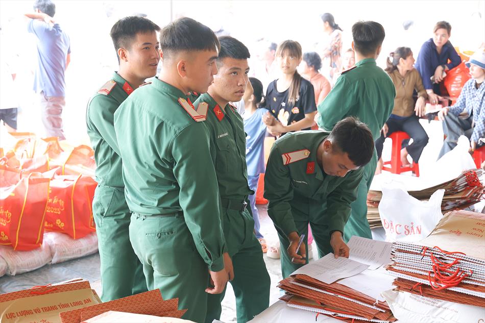 MÙA XUÂN ĐONG ĐẦY YÊU THƯƠNG NƠI BIÊN GIỚI MÙA XUÂN ĐONG ĐẦY YÊU THƯƠNG NƠI BIÊN GIỚI