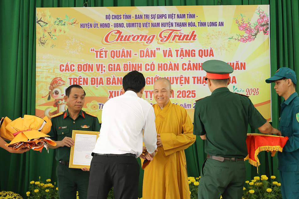 MÙA XUÂN ĐONG ĐẦY YÊU THƯƠNG NƠI BIÊN GIỚI MÙA XUÂN ĐONG ĐẦY YÊU THƯƠNG NƠI BIÊN GIỚI