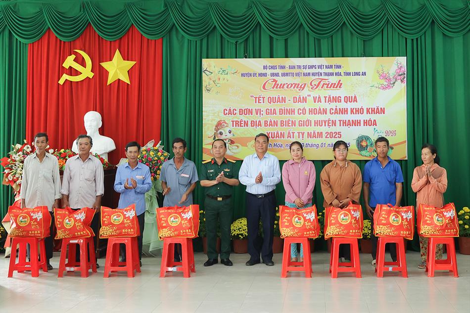 MÙA XUÂN ĐONG ĐẦY YÊU THƯƠNG NƠI BIÊN GIỚI MÙA XUÂN ĐONG ĐẦY YÊU THƯƠNG NƠI BIÊN GIỚI