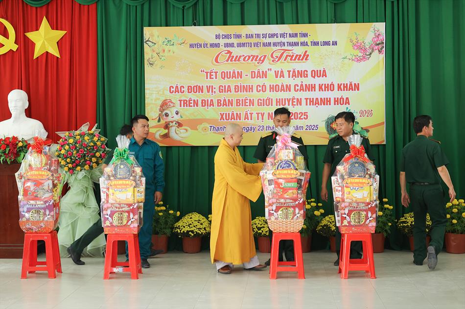 MÙA XUÂN ĐONG ĐẦY YÊU THƯƠNG NƠI BIÊN GIỚI MÙA XUÂN ĐONG ĐẦY YÊU THƯƠNG NƠI BIÊN GIỚI