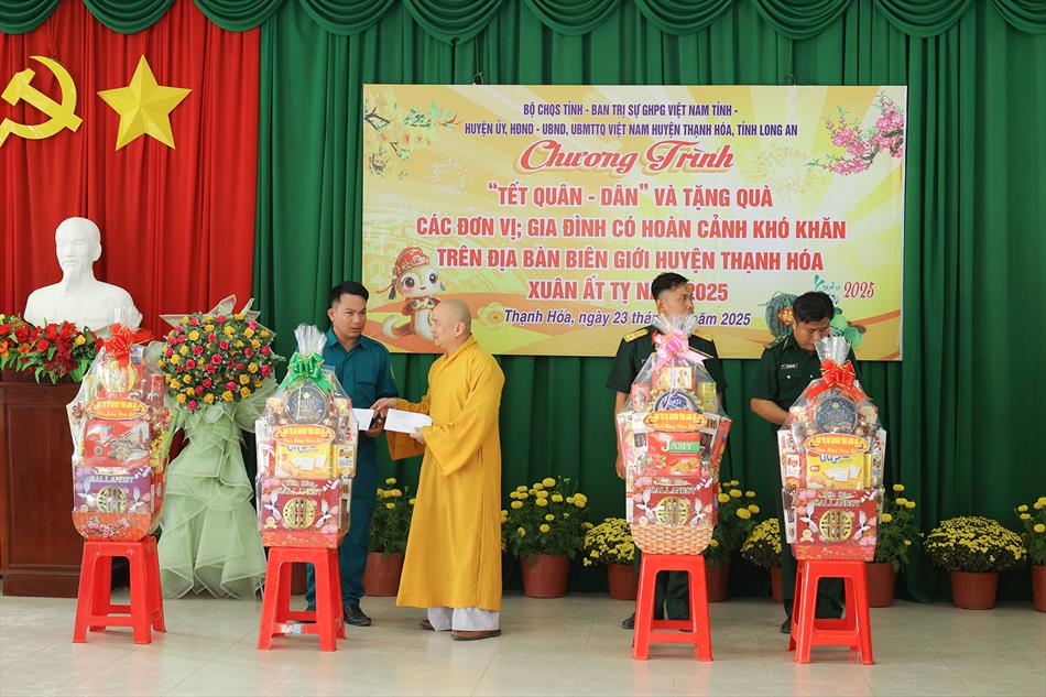 MÙA XUÂN ĐONG ĐẦY YÊU THƯƠNG NƠI BIÊN GIỚI MÙA XUÂN ĐONG ĐẦY YÊU THƯƠNG NƠI BIÊN GIỚI