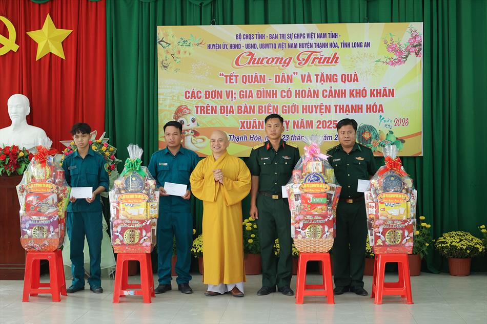 MÙA XUÂN ĐONG ĐẦY YÊU THƯƠNG NƠI BIÊN GIỚI MÙA XUÂN ĐONG ĐẦY YÊU THƯƠNG NƠI BIÊN GIỚI