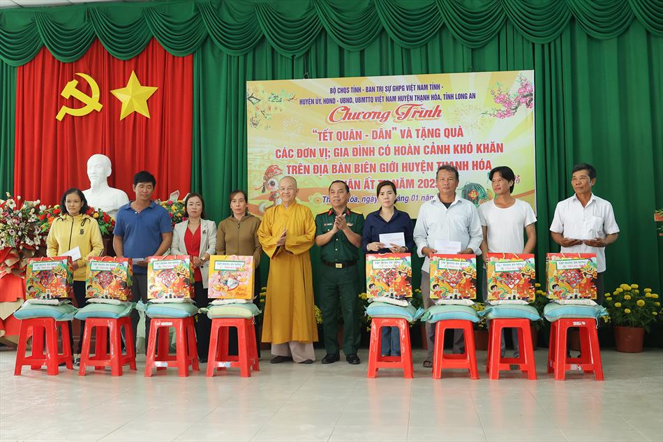 MÙA XUÂN ĐONG ĐẦY YÊU THƯƠNG NƠI BIÊN GIỚI MÙA XUÂN ĐONG ĐẦY YÊU THƯƠNG NƠI BIÊN GIỚI