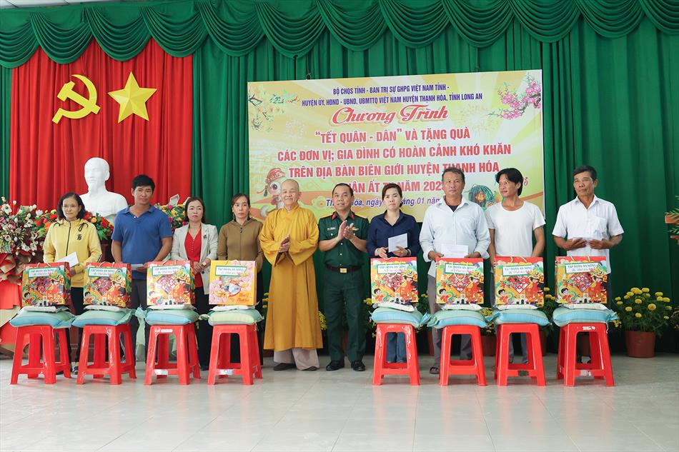 MÙA XUÂN ĐONG ĐẦY YÊU THƯƠNG NƠI BIÊN GIỚI MÙA XUÂN ĐONG ĐẦY YÊU THƯƠNG NƠI BIÊN GIỚI