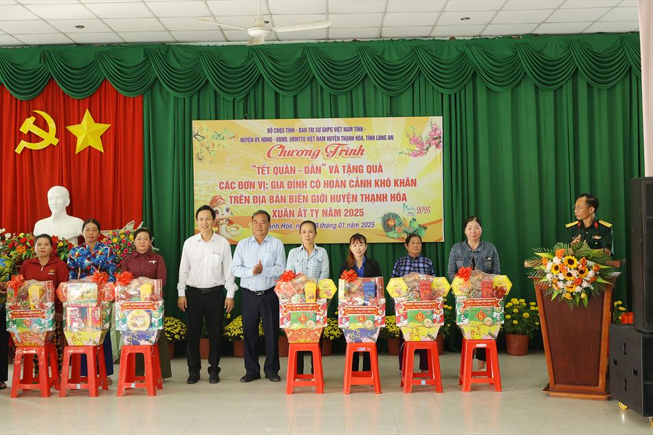 MÙA XUÂN ĐONG ĐẦY YÊU THƯƠNG NƠI BIÊN GIỚI MÙA XUÂN ĐONG ĐẦY YÊU THƯƠNG NƠI BIÊN GIỚI