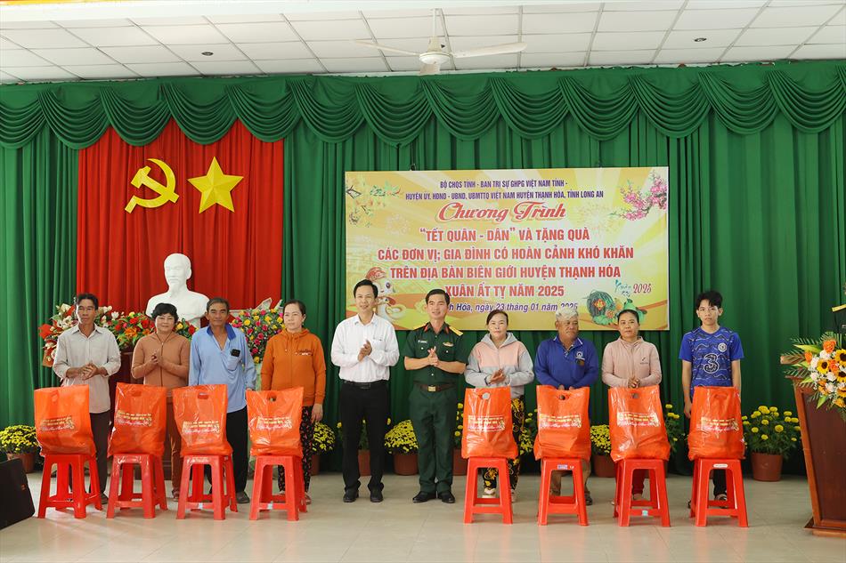 MÙA XUÂN ĐONG ĐẦY YÊU THƯƠNG NƠI BIÊN GIỚI MÙA XUÂN ĐONG ĐẦY YÊU THƯƠNG NƠI BIÊN GIỚI