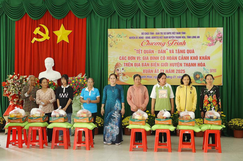 MÙA XUÂN ĐONG ĐẦY YÊU THƯƠNG NƠI BIÊN GIỚI MÙA XUÂN ĐONG ĐẦY YÊU THƯƠNG NƠI BIÊN GIỚI