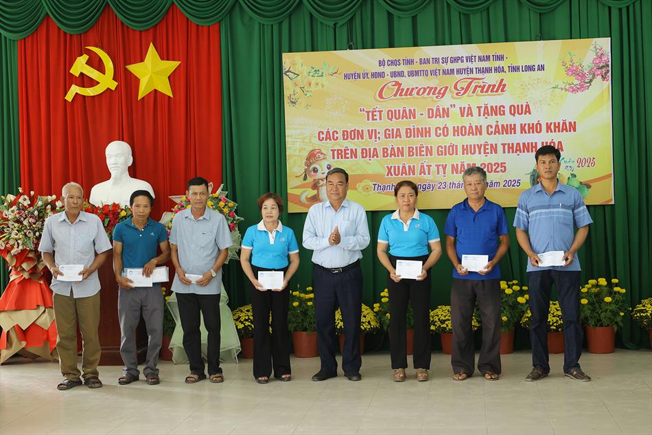 MÙA XUÂN ĐONG ĐẦY YÊU THƯƠNG NƠI BIÊN GIỚI MÙA XUÂN ĐONG ĐẦY YÊU THƯƠNG NƠI BIÊN GIỚI