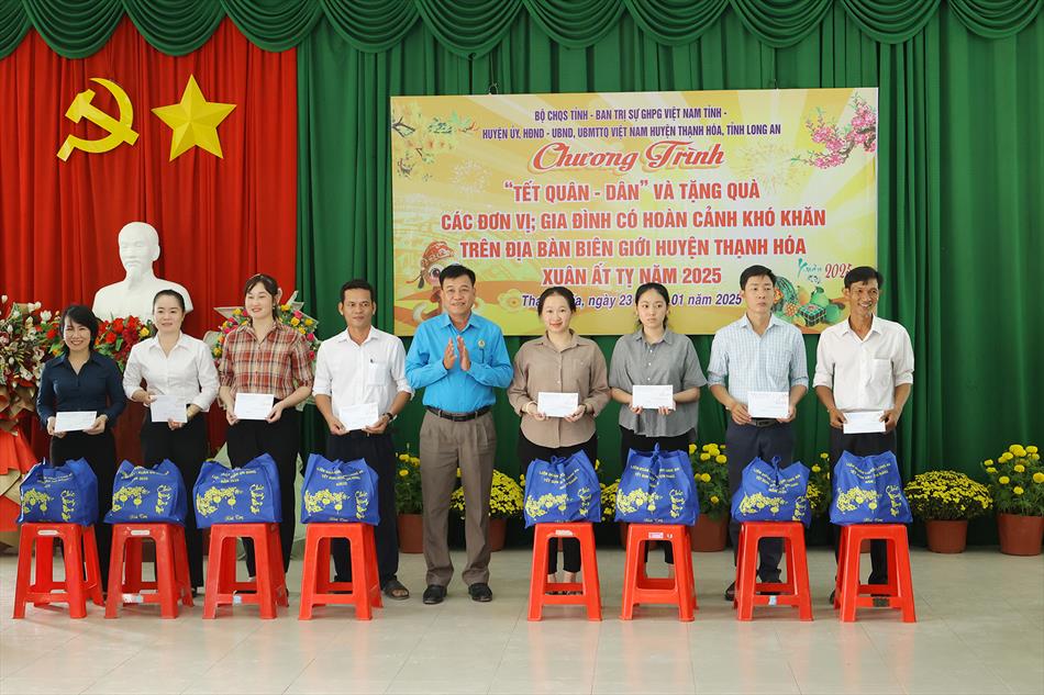 MÙA XUÂN ĐONG ĐẦY YÊU THƯƠNG NƠI BIÊN GIỚI MÙA XUÂN ĐONG ĐẦY YÊU THƯƠNG NƠI BIÊN GIỚI