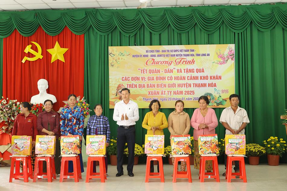 MÙA XUÂN ĐONG ĐẦY YÊU THƯƠNG NƠI BIÊN GIỚI MÙA XUÂN ĐONG ĐẦY YÊU THƯƠNG NƠI BIÊN GIỚI
