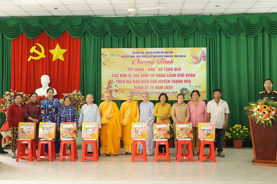 MÙA XUÂN ĐONG ĐẦY YÊU THƯƠNG NƠI BIÊN GIỚI MÙA XUÂN ĐONG ĐẦY YÊU THƯƠNG NƠI BIÊN GIỚI